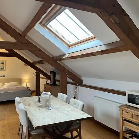 The Old Stable - Flat 1 *